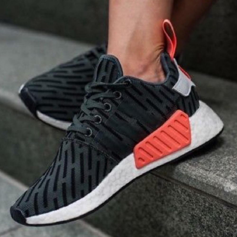 ADDIDAS NMD R2 Women's Size 9